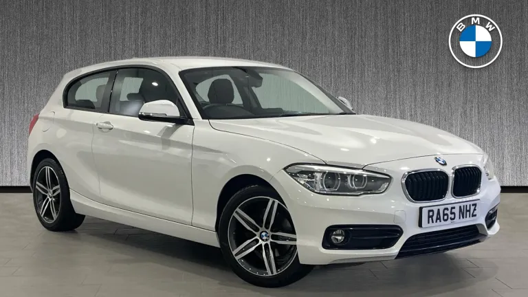 BMW 1 Series 1.5 118i Sport Euro 6 (s/s) 3dr (RA65NHZ) - Hero Image