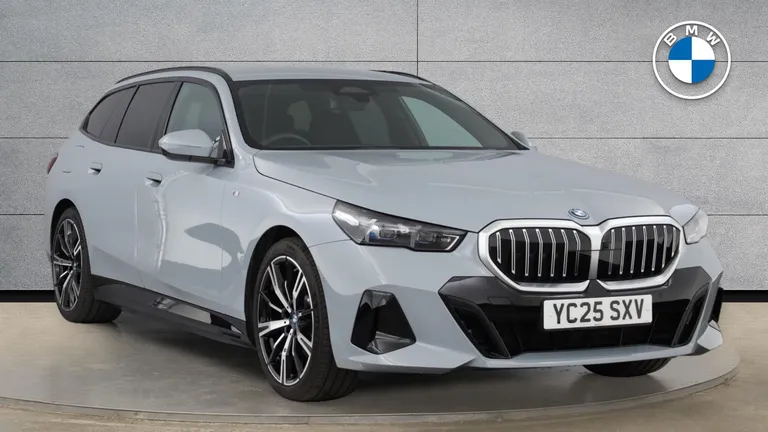 BMW 5 Series 2.0 530e 22.1kWh M Sport Touring Steptronic Euro 6 (s/s) 5dr (YC25SXV) - Hero Image
