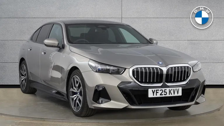 BMW 5 Series 2.0 530e 22.1kWh M Sport Steptronic Euro 6 (s/s) 4dr (YF25KVV) - Hero Image