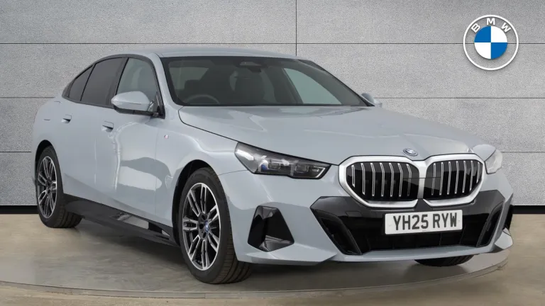 BMW 5 Series 2.0 530e 22.1kWh M Sport Steptronic Euro 6 (s/s) 4dr (YH25RYW) - Hero Image
