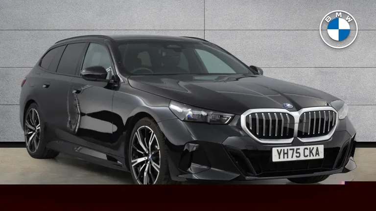 BMW 5 Series 2.0 530e 22.1kWh M Sport Touring Steptronic Euro 6 (s/s) 5dr (YH75CKA) - Hero Image