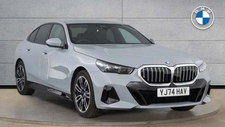 BMW 5 Series 2.0 520i MHT M Sport Steptronic Euro 6 (s/s) 4dr (YJ74HAV) - Hero Image