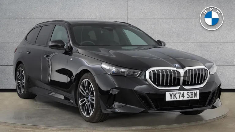 BMW 5 Series 2.0 530e 22.1kWh M Sport Touring Steptronic Euro 6 (s/s) 5dr (YK74SBW) - Hero Image