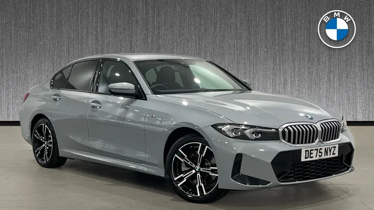 BMW 3 Series 2.0 330e 22.3kWh M Sport Auto Euro 6 (s/s) 4dr (DE75NYZ) - Hero Image