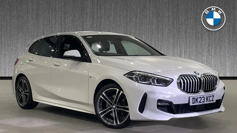 BMW 1 Series 1.5 118i M Sport (LCP) Euro 6 (s/s) 5dr (DK23KCZ) - Hero Image