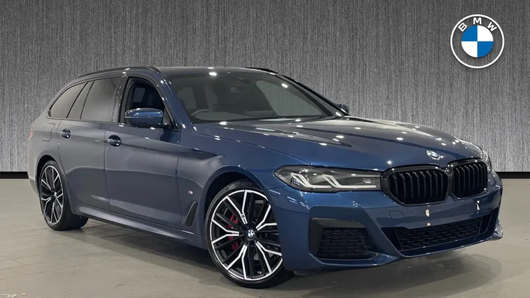 BMW 5 Series 2.0 520i MHT M Sport Touring Steptronic Euro 6 (s/s) 5dr (WG72EOM) - Hero Image