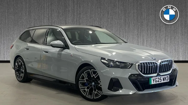 BMW i5 40 83.9kWh M Sport Touring Auto eDrive 5dr (11kW Charger) (YG25WKD) - Hero Image
