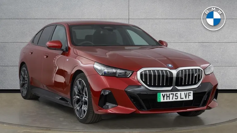 BMW i5 40 83.9kWh M Sport Auto eDrive 4dr (11kW Charger) (YH75LVF) - Hero Image