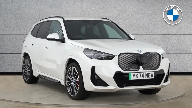 BMW iX1 20 66.5kWh M Sport Auto eDrive 5dr (11kW Charger) (YK74NEA) - Hero Image