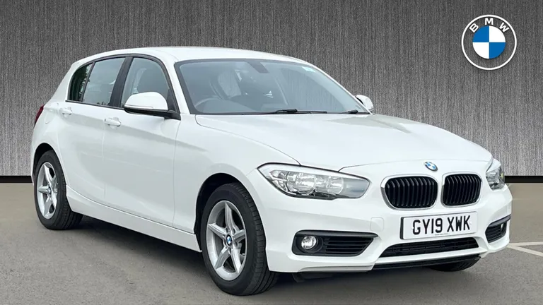 BMW 1 Series 1.5 118i GPF SE Auto Euro 6 (s/s) 5dr (GY19XWK) - Hero Image
