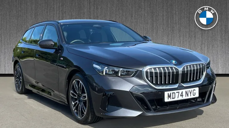 BMW 5 Series 2.0 530e 22.1kWh M Sport Touring Steptronic Euro 6 (s/s) 5dr (MD74NYG) - Hero Image