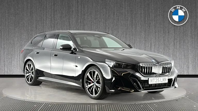 BMW 5 Series 2.0 530e 22.1kWh M Sport Pro Touring Steptronic Euro 6 (s/s) 5dr (MT25LMM) - Hero Image