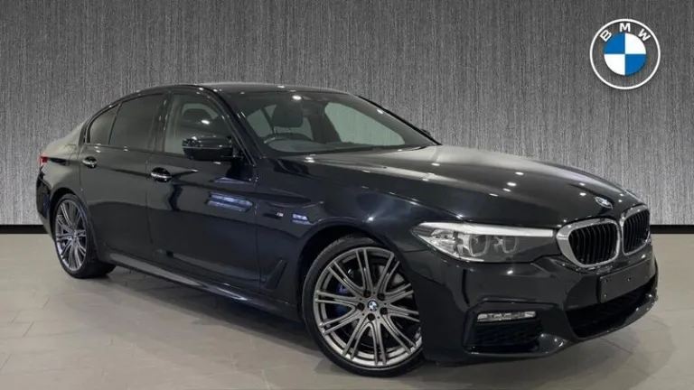BMW 5 Series 3.0 530d M Sport Auto xDrive Euro 6 (s/s) 4dr (YE18ZVY) - Hero Image