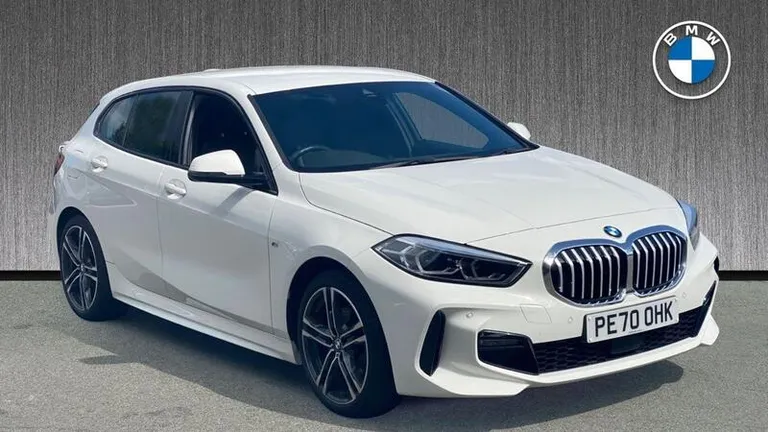 BMW 1 Series 1.5 118i M Sport Euro 6 (s/s) 5dr (PE70OHK) - Hero Image