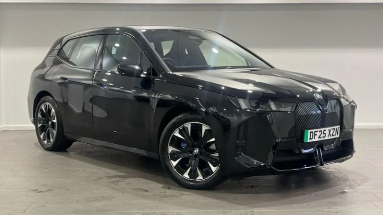 BMW iX 45 100.6kWh M Sport Auto xDrive 5dr (11kW Charger) (DF25XZN) - Hero Image
