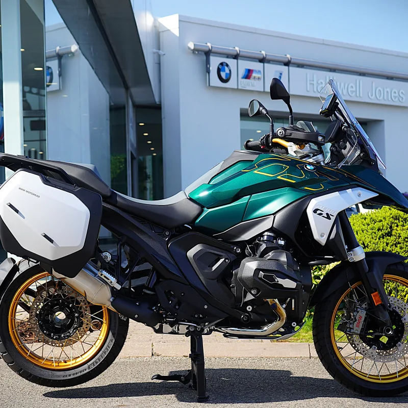 BMW Motorrad Sweeps MOTORRAD’s 2025 "Motorcycle of the Year" Awards