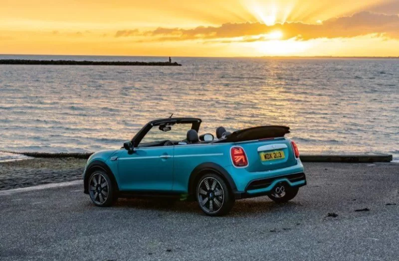 Celebrating 30 years of the Convertible: The MINI Convertible Seaside Edition - Image 104380/1