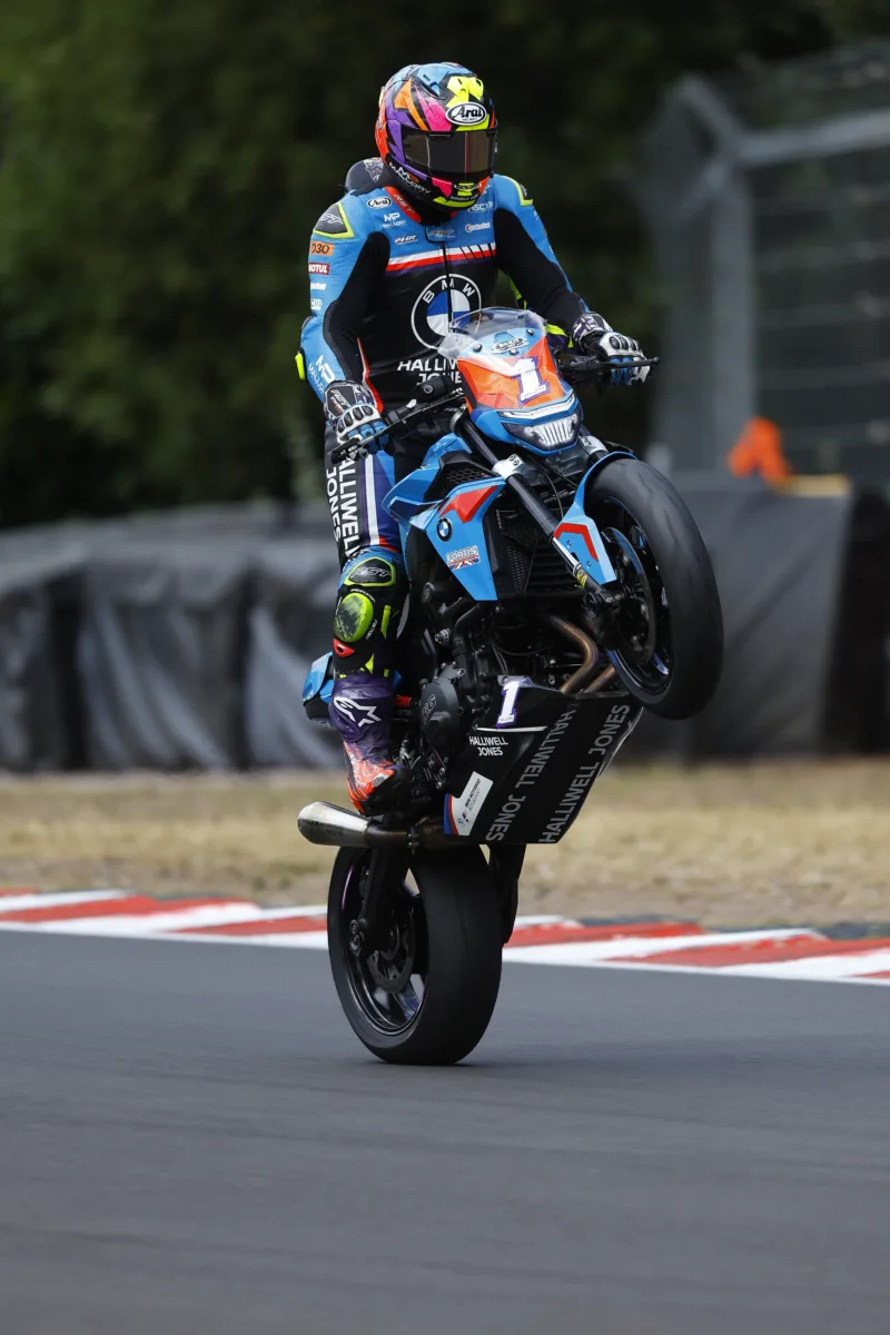 Barry Burrell Claims Home Victory at Oulton Park - Image 1503412/1