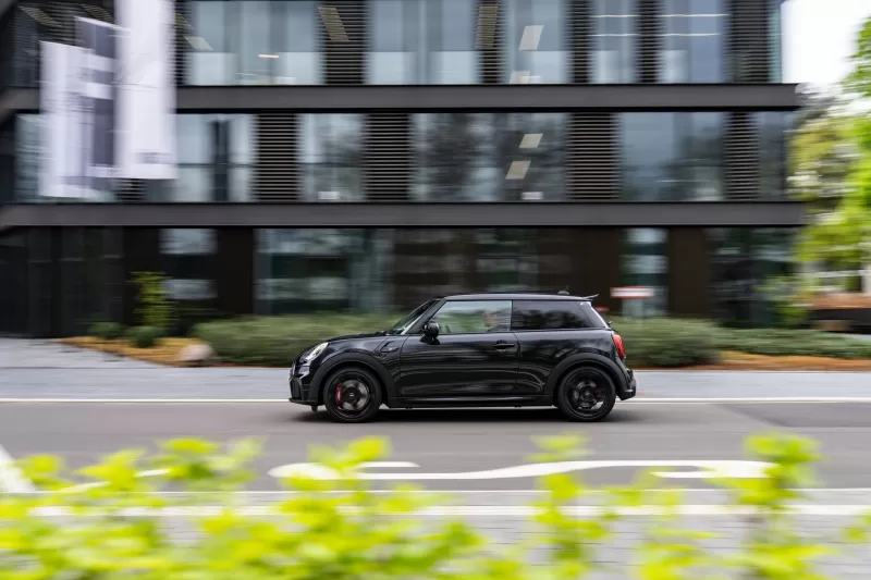 Give it some stick. The MINI JCW 1TO6 Edition - Image 29971/1