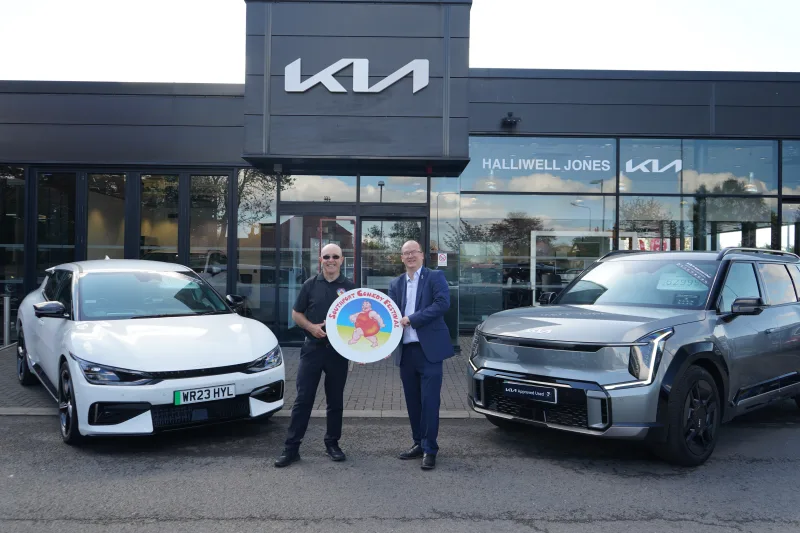 Halliwell Jones Kia Southport Backs the Laughs at Southport Comedy Festival 2025 - Image 759950/1