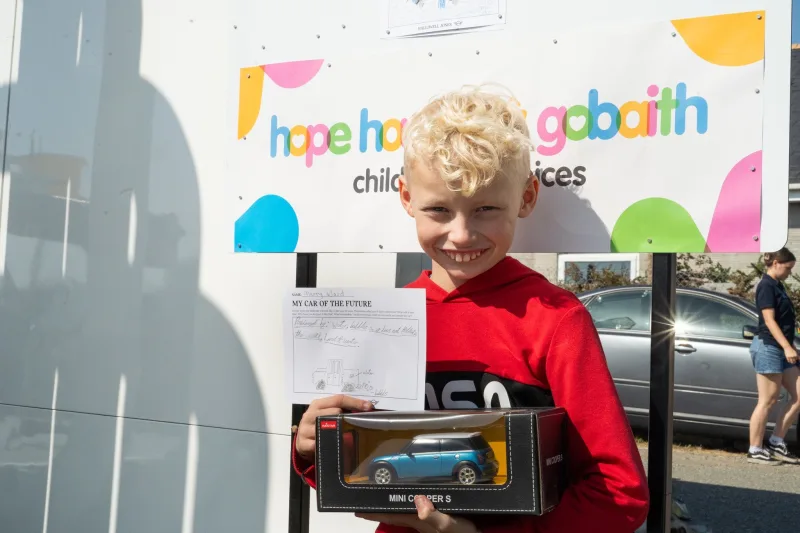 Halliwell Jones MINI Raises Over £460 for Hope House and Ty Gobaith at the Anglesey Show. - Image 974647/2