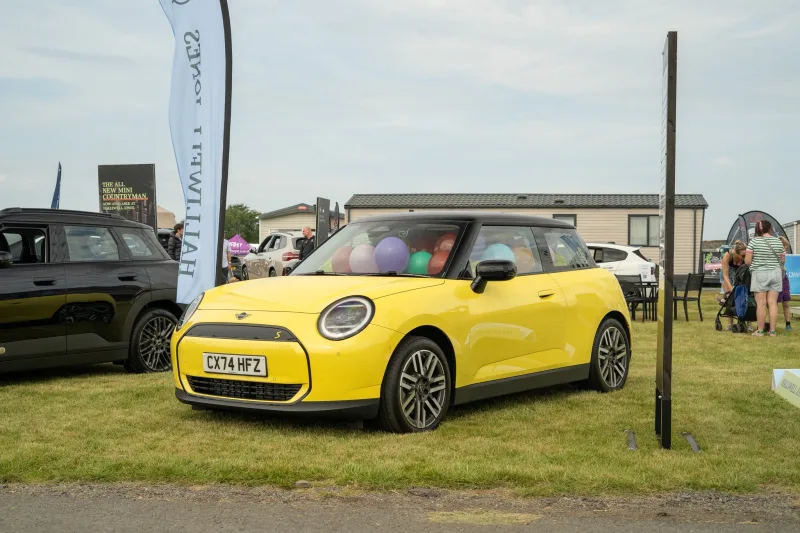 Halliwell Jones MINI Raises Over £460 for Hope House and Ty Gobaith at the Anglesey Show. - Image 974653/3