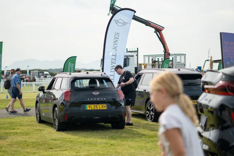 Halliwell Jones MINI Raises Over £460 for Hope House and Ty Gobaith at the Anglesey Show. - Image 974653/2