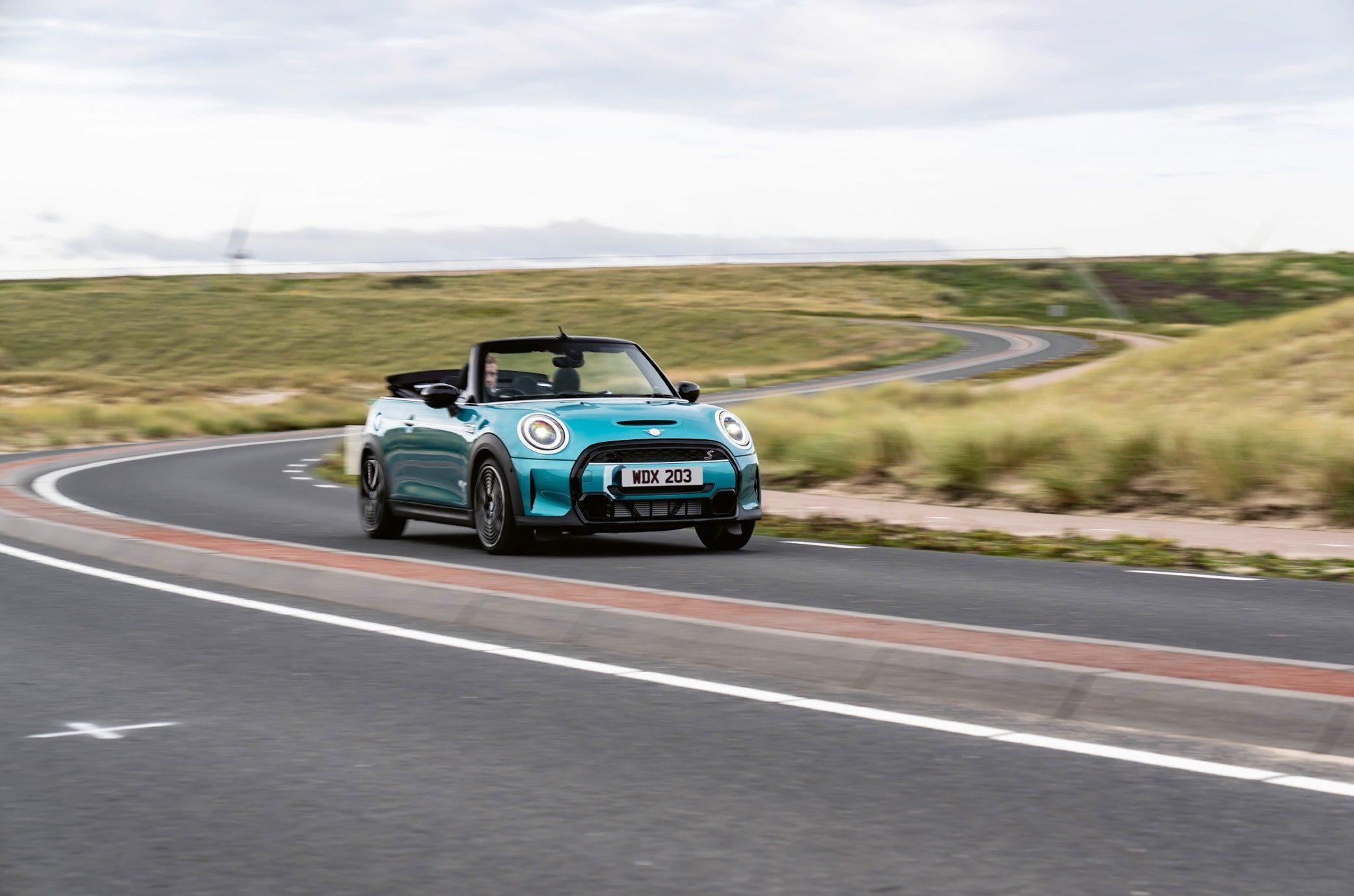 Celebrating 30 years of the Convertible: The MINI Convertible Seaside Edition