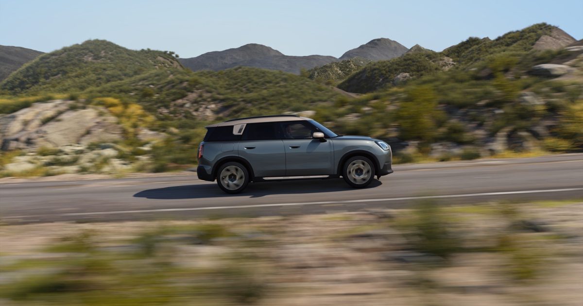 New MINI Countryman Halliwell Jones