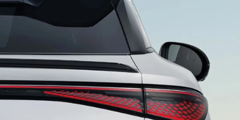 Dynamic water drop tail lamps