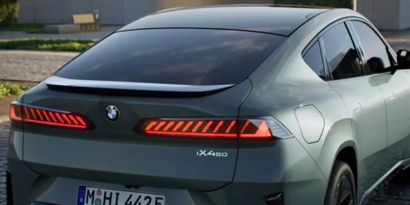 Wide rear. Coupé-style silhouette. A sporty look.