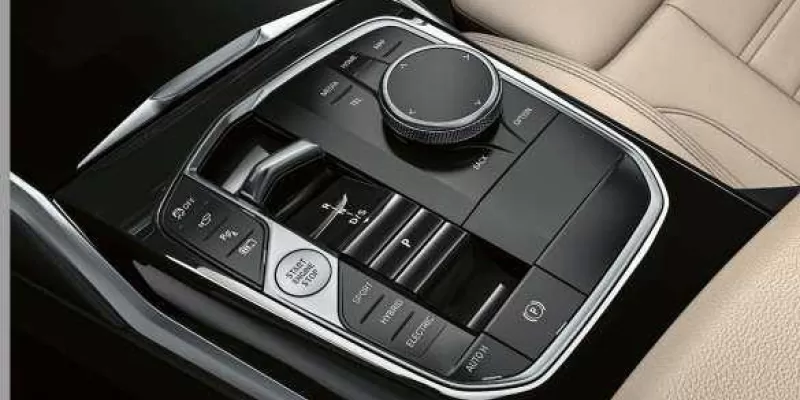 Centre console with new selector lever