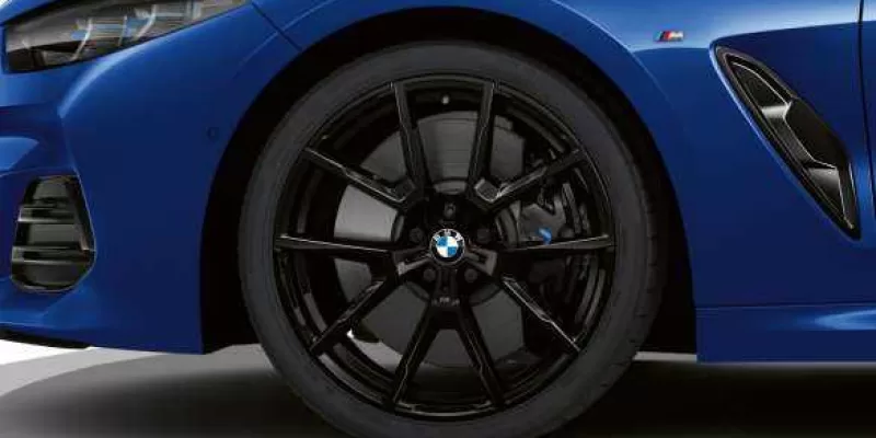 20'' 728 M light alloy wheels.