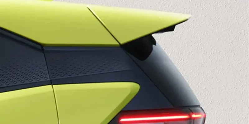 A ‘floating roof’ and full-width LED tail-lights