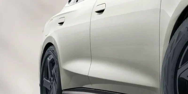 Double waistlines for a dynamic look