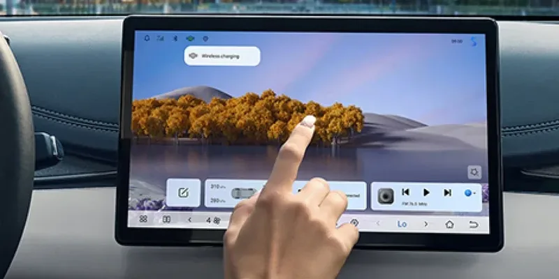 15.6" Floating touchscreen