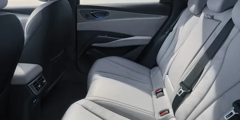 Comfortable rear-seat space