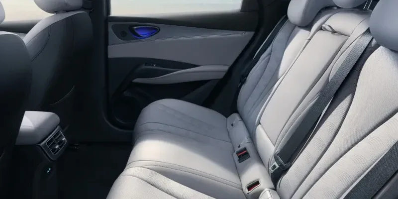 Comfortable rear-seat space