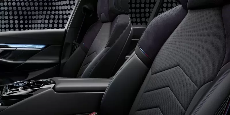Sports seats in Veganza leather.