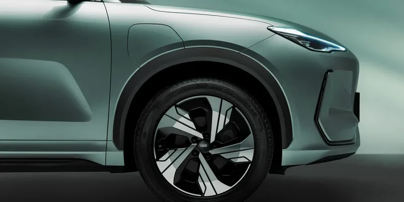 AERODYNAMICS MEETS ELEGANCE
