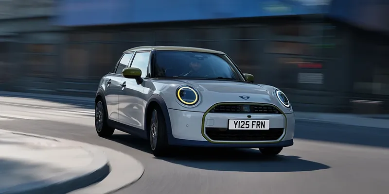 THE MINI COOPER 5-DOOR PAUL SMITH EDITION.