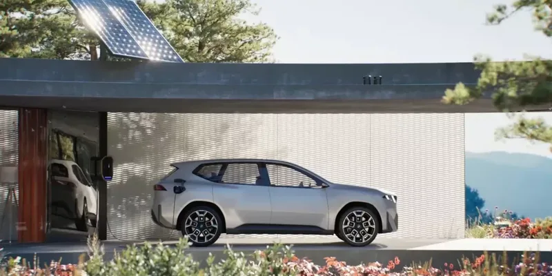 The vehicle is an energy storage device. With bidirectional charging with Neue Klasse.