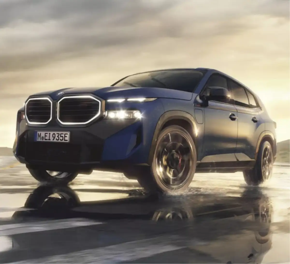 BMW XM image