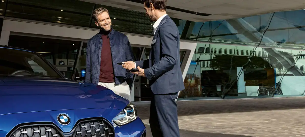 BMW Service plans make servicing simple at Halliwell Jones image