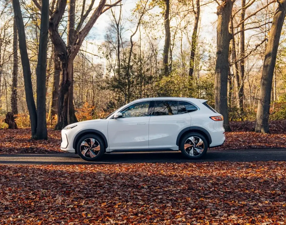 Geely EX2 and EX5 image
