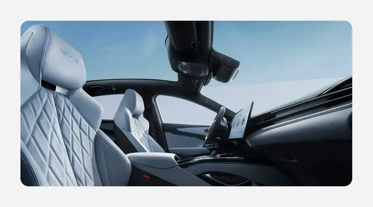 Integrated sport seats image